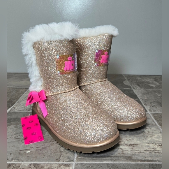 Juicy Couture Other - JUICY COUTURE MANTECA GOLD GLITTER BOOTS.